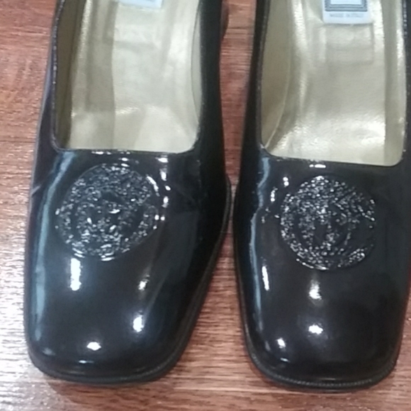 Gianni Versace runway medusa embossed shoes - Picture 2 of 6